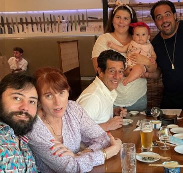 Gustavo Mendes with his siblings, wife and daughter